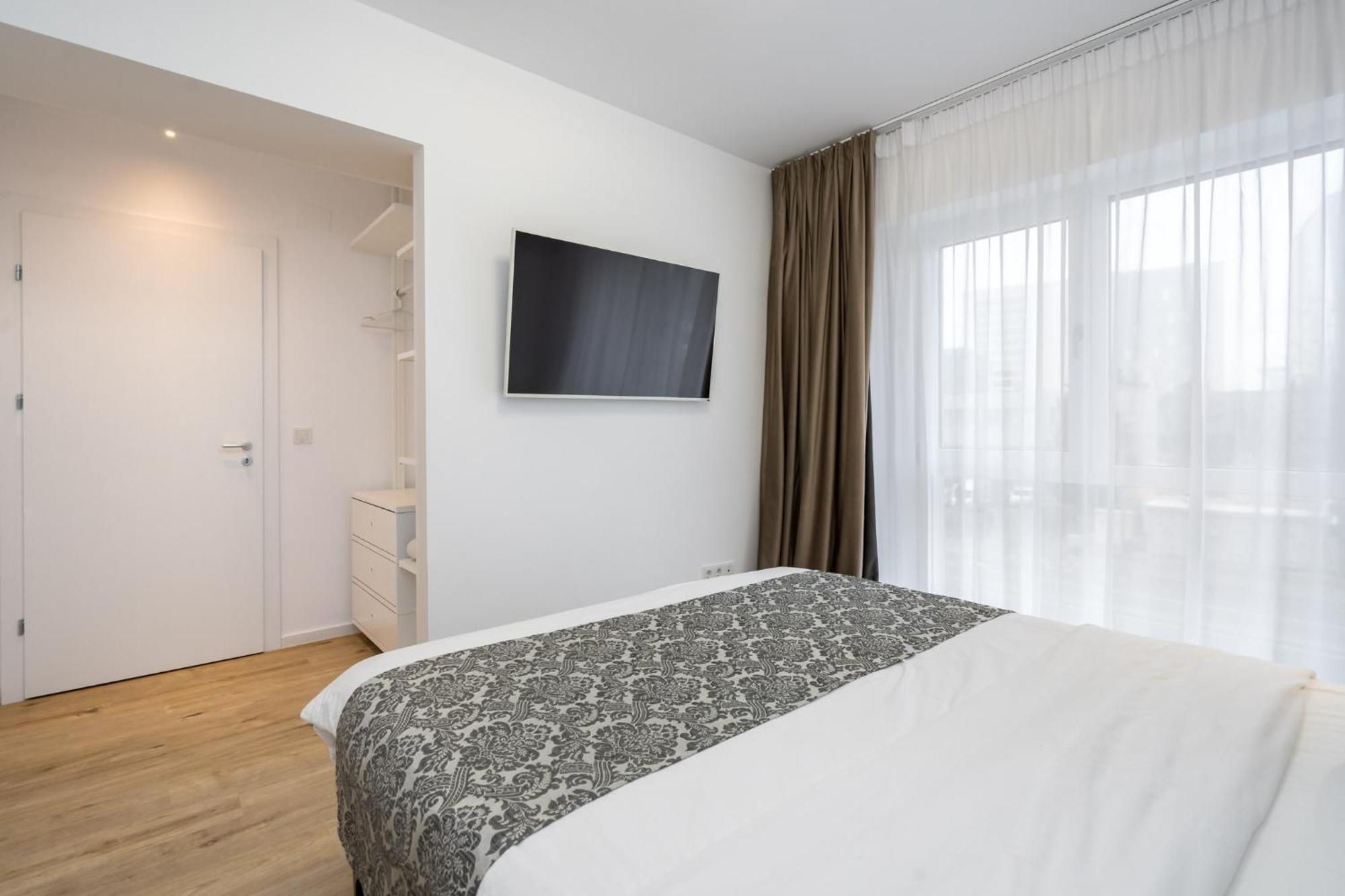Breeze - Modern Escape In Pipera Apartment Bukares Bagian luar foto