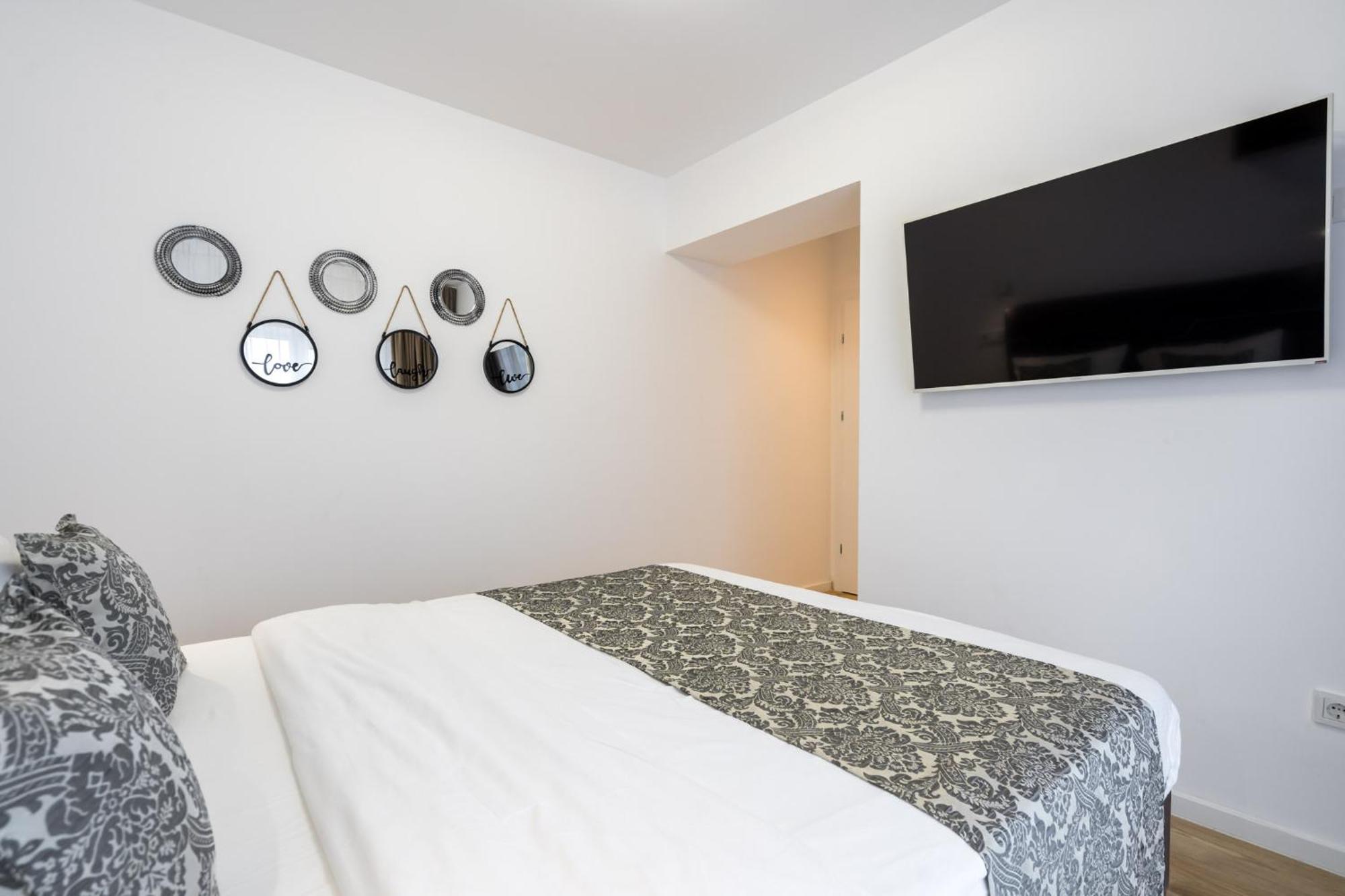 Breeze - Modern Escape In Pipera Apartment Bukares Bagian luar foto